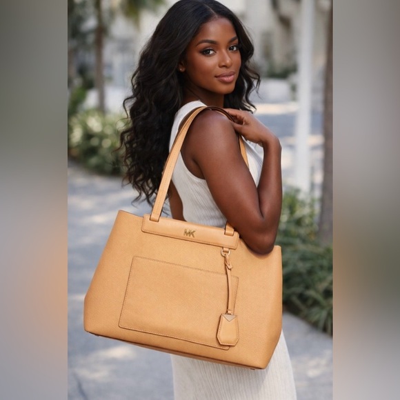 Michael Kors Handbags - Michael Kors Butternut Tan Tote Bag